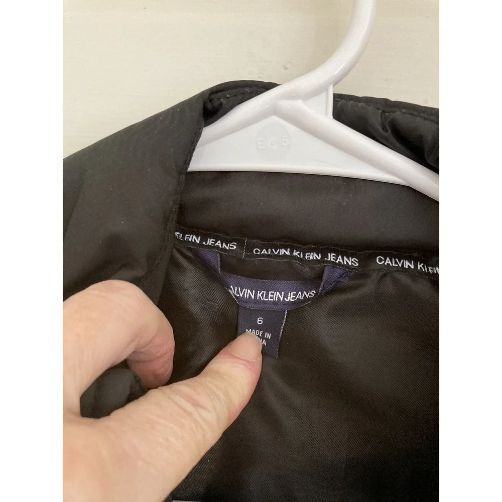 Calvin Klein Girls Size 6 Black Puffer Vest‎ SleeveLess Logo